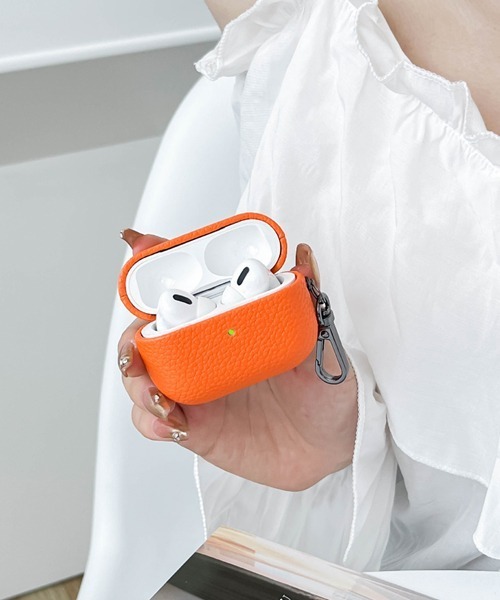 Fun & Daily（ファンアンドデイリー）の「PUレザーエアポッズケース AirPods Pro 2（ヘッドフォン/イヤホン・レディース・グレー/ブラック/グリーン/ブラウン/オレンジ/パープル・FREE）」の6枚目の写真