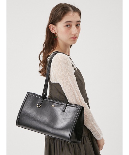 FURFUR(ファーファー)の「【WEB限定カラー】ワイドトートバッグ(トートバッグ・レディース・ブラウン/ピンク/ブラック/グレイッシュベージュ/オリーブ/アイボリー・FREE)」の17枚目の写真
