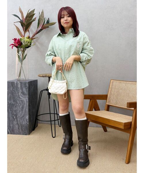 EVRIS（エヴリス）の「SUNNYモチーフストライプオーバーサイズシャツ（シャツ/ブラウス・レディース・ブルー/ホワイト/ピンク/グリーン・FREE）」の17枚目の写真