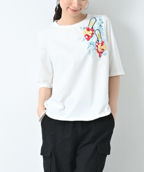 aunt lily(アントリリー)の「プリント&アップリケ5分袖Tシャツ|綿100% 綿混 着映え 春夏 大人かわいい(Tシャツ/カットソー・レディース・オフホワイト/イエロー/チャコール/ブラック/ネイビー・LL/L/M)」の2枚目の写真