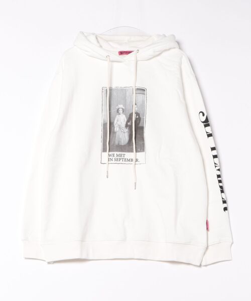September(セプテンバー)の「《SEPTEMBER(セプテンバー)》photo hoodie(パーカー・レディース・ブラック/ホワイト/ベージュ・MEDIUM/SMALL)」の1枚目の写真