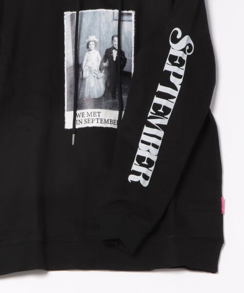September(セプテンバー)の「《SEPTEMBER(セプテンバー)》photo hoodie(パーカー・レディース・ブラック/ホワイト/ベージュ・MEDIUM/SMALL)」の5枚目の写真