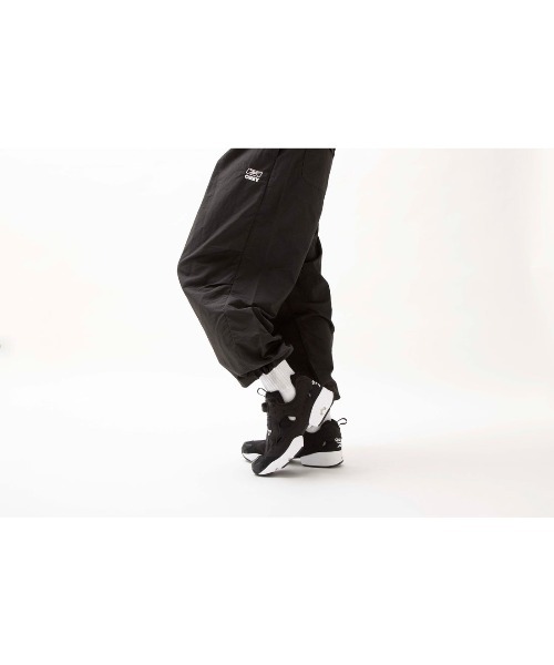 Reebok(リーボック)の「インスタ ポンプフューリー 94 / INSTAPUMP FURY 94(スニーカー・メンズ・ホワイト/ブラック/アイボリー/ブラック×ホワイト・23.5cm/30.0cm/24.0cm/26.0cm/29.0cm/24.5cm/25.5cm/23.0cm/28.0cm/26.5cm/25.0cm/27.0cm/27.5cm/28.5cm)」の6枚目の写真