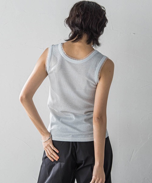 MAYSON GREY(メイソングレイ)の「チュール使いラメリブタンクトップ≪手洗い可能≫(Tシャツ/カットソー・レディース・ホワイト/ブラック/グリーン/ブラウン/パープル・M)」の2枚目の写真