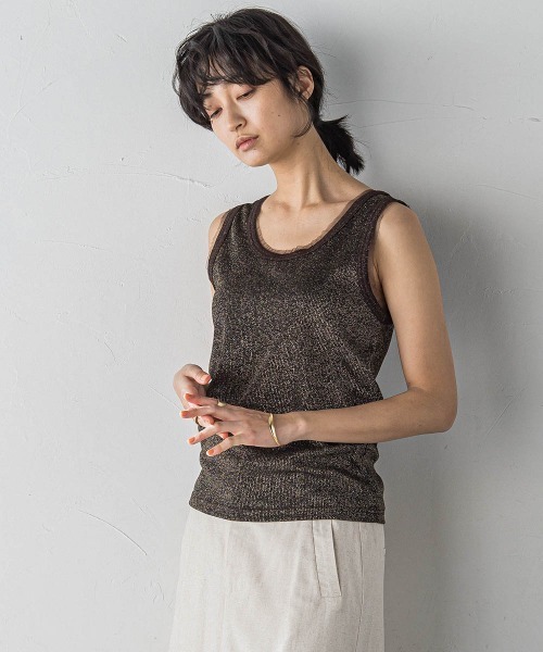 MAYSON GREY(メイソングレイ)の「チュール使いラメリブタンクトップ≪手洗い可能≫(Tシャツ/カットソー・レディース・ホワイト/ブラック/グリーン/ブラウン/パープル・M)」の6枚目の写真