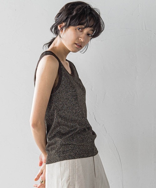 MAYSON GREY(メイソングレイ)の「チュール使いラメリブタンクトップ≪手洗い可能≫(Tシャツ/カットソー・レディース・ホワイト/ブラック/グリーン/ブラウン/パープル・M)」の7枚目の写真