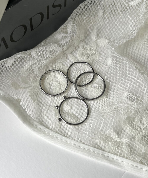 CAPRICIEUX LE'MAGE(カプリシューレマージュ)の「〈GOLDY/ゴールディ〉4SETスキンリング(リング・レディース・シルバー/ゴールド・FREE)」の2枚目の写真