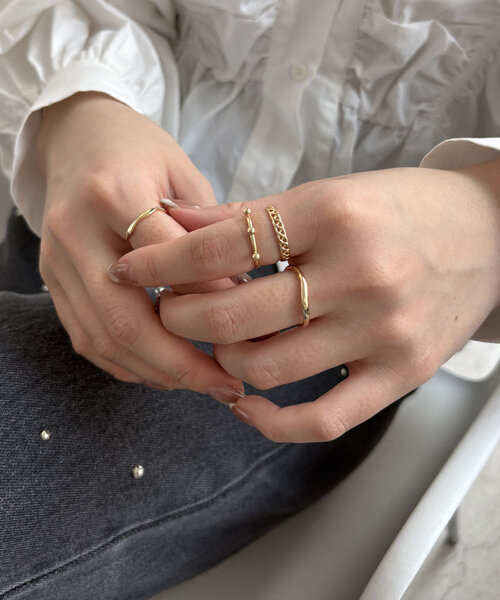 CAPRICIEUX LE'MAGE(カプリシューレマージュ)の「〈GOLDY/ゴールディ〉4SETスキンリング(リング・レディース・シルバー/ゴールド・FREE)」の1枚目の写真