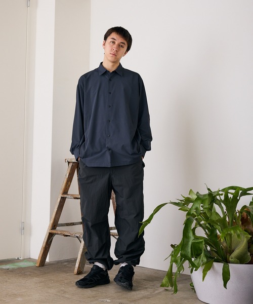 DESCENTE ALLTERRAIN（デサント　オルテライン）の「DESCENTE ALLTERRAIN/デサント オルテライン SHIRT JACKET  シャツジャケット（シャツ/ブラウス・メンズ・ブラック・O/M/L）」の2枚目の写真