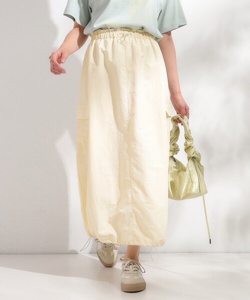 Cutie Blonde（キューティーブロンド）の「【2WAY/S-LL】バルーンシルエットにもなる ナイロンカーゴスカート（スカート・レディース・ブラック/オリーブ/アイボリー・01/02/03/04）」の2枚目の写真