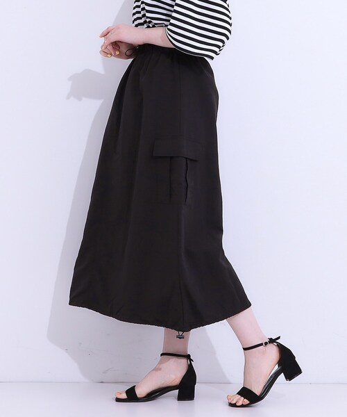 Cutie Blonde（キューティーブロンド）の「【2WAY/S-LL】バルーンシルエットにもなる ナイロンカーゴスカート（スカート・レディース・ブラック/オリーブ/アイボリー・01/02/03/04）」の5枚目の写真
