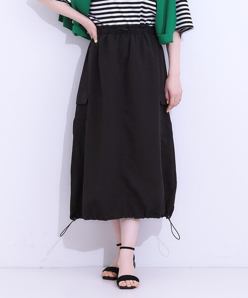 Cutie Blonde（キューティーブロンド）の「【2WAY/S-LL】バルーンシルエットにもなる ナイロンカーゴスカート（スカート・レディース・ブラック/オリーブ/アイボリー・01/02/03/04）」の7枚目の写真