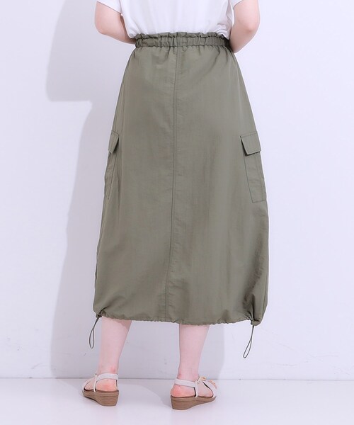 Cutie Blonde（キューティーブロンド）の「【2WAY/S-LL】バルーンシルエットにもなる ナイロンカーゴスカート（スカート・レディース・ブラック/オリーブ/アイボリー・01/02/03/04）」の12枚目の写真