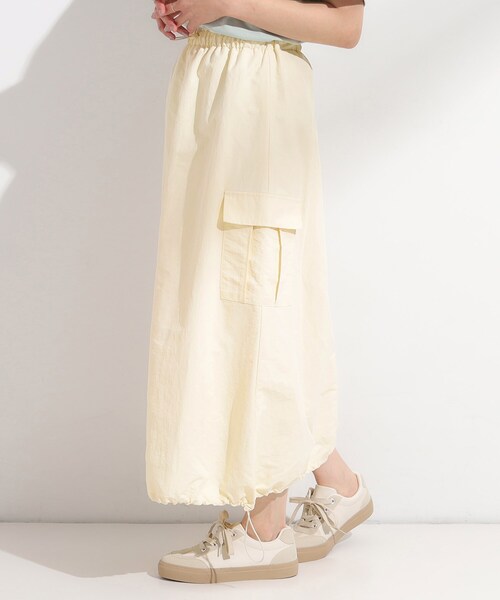 Cutie Blonde（キューティーブロンド）の「【2WAY/S-LL】バルーンシルエットにもなる ナイロンカーゴスカート（スカート・レディース・ブラック/オリーブ/アイボリー・01/02/03/04）」の17枚目の写真