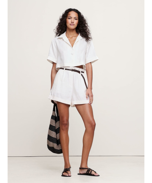 Banana Republic（バナナリパブリック）の「オーバーサイズ リネン クロップド リゾートシャツ（シャツ/ブラウス・レディース・ブラック/ライトベージュ・M/XS/L/S）」の7枚目の写真