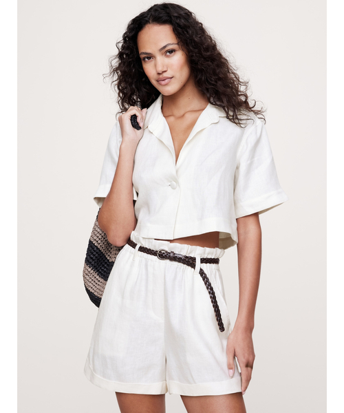 Banana Republic（バナナリパブリック）の「オーバーサイズ リネン クロップド リゾートシャツ（シャツ/ブラウス・レディース・ブラック/ライトベージュ・M/XS/L/S）」の4枚目の写真