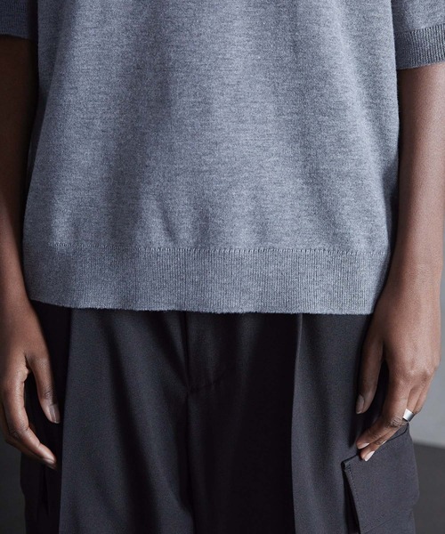 CALLNE（カルネ）の「【CALLNE】Vneck Summer Knit Shirt / Vネックサマーニットシャツ（Tシャツ/カットソー・メンズ・ブラック/グレー・M/L）」の4枚目の写真