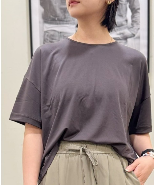 Right-on(ライトオン)の「HONEYSUCKLE ROSE(ハニーサックルローズ)【レディース】「接触冷感」ドルマンスリーブTシャツ/とろみ天竺(Tシャツ/カットソー・レディース・ベージュ/オフホワイト/ダークグレー・M/L)」の2枚目の写真