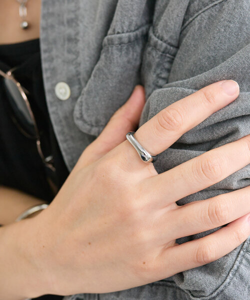 RIVE DROITE（リヴドロワ）の「【R.good(アールドットグッド)】フラットスクエアリング（ネックレス・レディース・シルバー/ゴールド・FREE）」の15枚目の写真