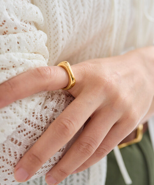 RIVE DROITE（リヴドロワ）の「【R.good(アールドットグッド)】フラットスクエアリング（ネックレス・レディース・シルバー/ゴールド・FREE）」の10枚目の写真