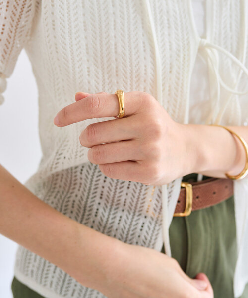 RIVE DROITE（リヴドロワ）の「【R.good(アールドットグッド)】フラットスクエアリング（ネックレス・レディース・シルバー/ゴールド・FREE）」の8枚目の写真