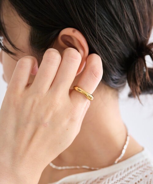 RIVE DROITE（リヴドロワ）の「【R.good(アールドットグッド)】フラットスクエアリング（ネックレス・レディース・シルバー/ゴールド・FREE）」の7枚目の写真