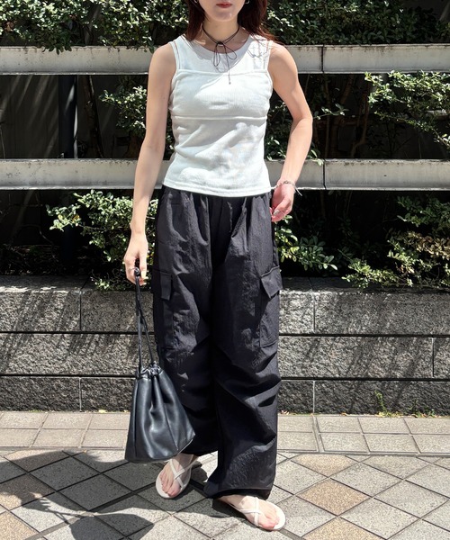 ISOOK（アイスー）の「【ISOOK / アイスー】ルーズパラシュートカーゴパンツ / ナイロンライク しわ加工 ハイウエスト ドロスト 総ゴム アウトポケット ミリタリー 黒 グレー グリーン ZOZOTOWN限定（カーゴパンツ・レディース・グレー/ブラック/カーキ・FREE）」の15枚目の写真