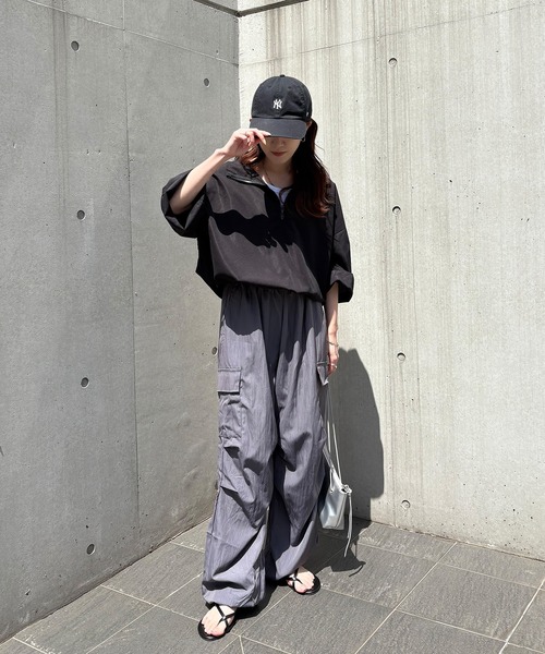 ISOOK（アイスー）の「【ISOOK / アイスー】ルーズパラシュートカーゴパンツ / ナイロンライク しわ加工 ハイウエスト ドロスト 総ゴム アウトポケット ミリタリー 黒 グレー グリーン ZOZOTOWN限定（カーゴパンツ・レディース・グレー/ブラック/カーキ・FREE）」の11枚目の写真