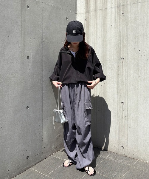 ISOOK（アイスー）の「【ISOOK / アイスー】ルーズパラシュートカーゴパンツ / ナイロンライク しわ加工 ハイウエスト ドロスト 総ゴム アウトポケット ミリタリー 黒 グレー グリーン ZOZOTOWN限定（カーゴパンツ・レディース・グレー/ブラック/カーキ・FREE）」の14枚目の写真