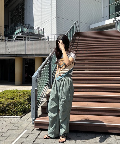 ISOOK（アイスー）の「【ISOOK / アイスー】ルーズパラシュートカーゴパンツ / ナイロンライク しわ加工 ハイウエスト ドロスト 総ゴム アウトポケット ミリタリー 黒 グレー グリーン ZOZOTOWN限定（カーゴパンツ・レディース・グレー/ブラック/カーキ・FREE）」の20枚目の写真