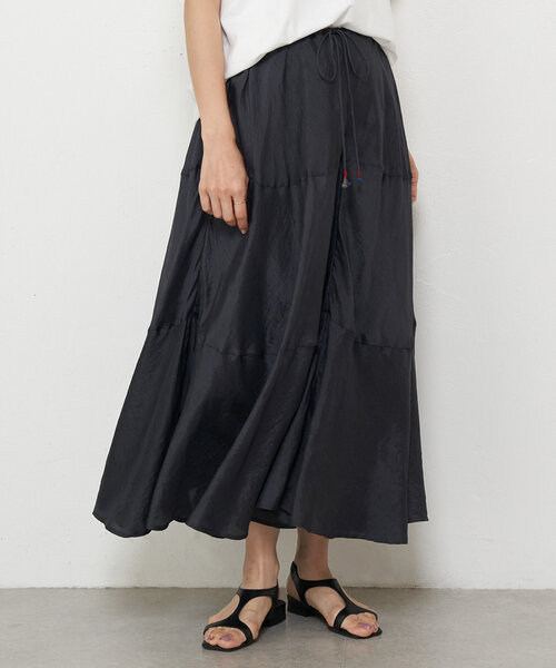 美品／BEARDSLEY ビアズリー　フラワージャカードフレアースカート 新品】BEARDSLEY フラワージャカードフレアースカート ブラック