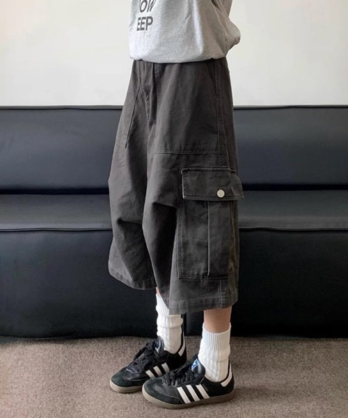 NOWLE（ノウル）の「【NOWLE】リラックスフィット ワイド クロップド カーゴパンツ（カーゴパンツ・メンズ・ライトグレー/ダークグレー/オフホワイト・MEDIUM/LARGE/X-LARGE）」の6枚目の写真