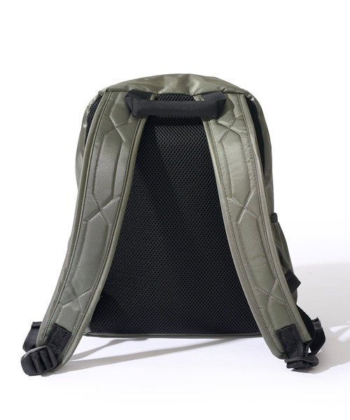 HUNTER(ハンター)の「【HUNTER / ハンター】Original Nylon Small Backpack / ナイロンクラシックバックパック 16L(バックパック/リュック・レディース・ブラック/ダークオリーブ/ネイビー・FREE)」の6枚目の写真