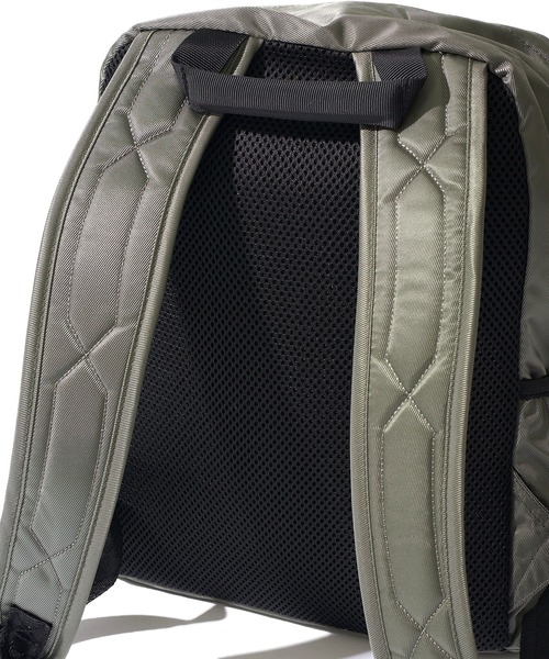 HUNTER(ハンター)の「【HUNTER / ハンター】Original Nylon Small Backpack / ナイロンクラシックバックパック 16L(バックパック/リュック・レディース・ブラック/ダークオリーブ/ネイビー・FREE)」の12枚目の写真