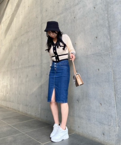Belle Cie（ベルシー）の「上品に魅せる美ライン ハイウエスト デニムタイトスカート（デニムスカート・レディース・ブルー・L/M/XXL/XL/S）」の21枚目の写真