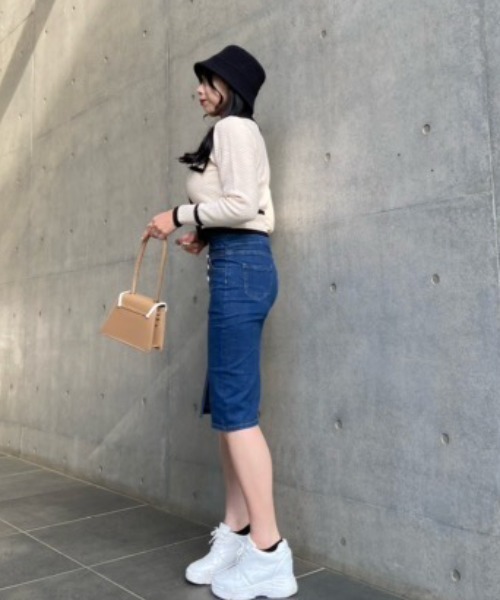 Belle Cie（ベルシー）の「上品に魅せる美ライン ハイウエスト デニムタイトスカート（デニムスカート・レディース・ブルー・L/M/XXL/XL/S）」の6枚目の写真