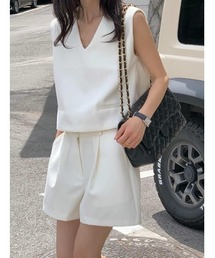 Vネックベストトップスショートパンツセットアップ