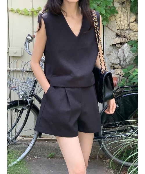 セール】Vネックベストトップスショートパンツセットアップ