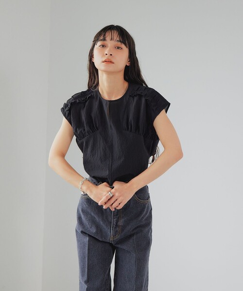 EMMEL REFINES(エメルリファインズ)の「<EMMEL REFINES>EM カラミタンブラー カタフリル ブラウス(シャツ/ブラウス・レディース・ブラック/ライトブルー/ホワイト・FREE)」の5枚目の写真