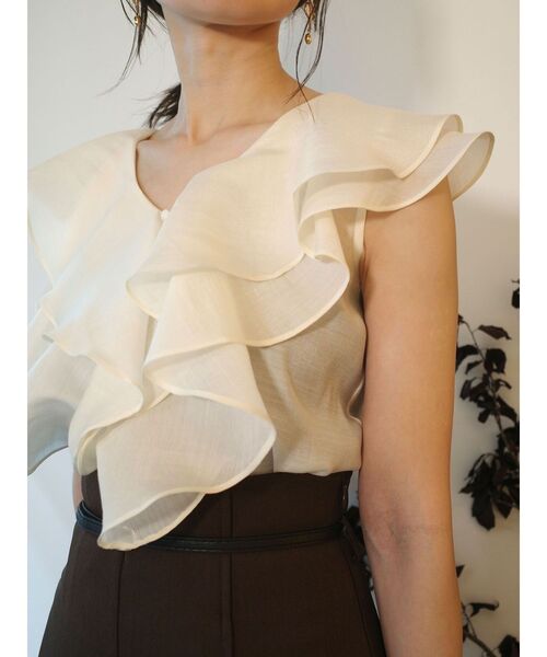 LAGUNAMOON（ラグナムーン）の「ノースリーブラッフルブラウス（シャツ/ブラウス・レディース・ブラック/ブルー/アイボリー・FREE）」の9枚目の写真