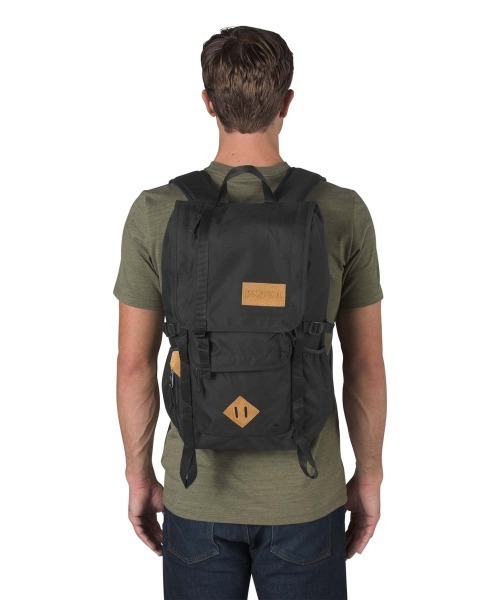 JANSPORT（ジャンスポーツ）の「JANSPORT HATCHET (BONDED LEATHER VERSION)（ジャンスポーツ ハチェット (ボンデッドレザー バージョン)）（バックパック/リュック・メンズ・ネイビー/ブラック・FREE）」の2枚目の写真