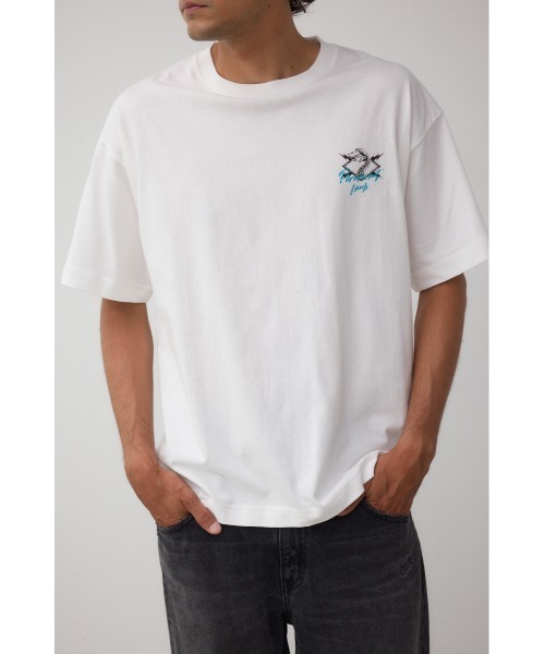AZUL by moussy(アズールバイマウジー)の「ピグメントグラフィックTシャツ(Tシャツ/カットソー・メンズ・ホワイト/ライトブラック/バーガンディー・MEDIUM/LARGE)」の2枚目の写真