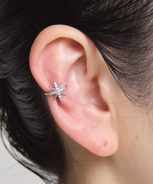 Zoule（ゾーラ）の「Zoule ゾーラ：Luminousシリーズ　petit luminous cuff　イヤーカフ（イヤーカフ・レディース・ゴールド/シルバー・FREE）」の4枚目の写真