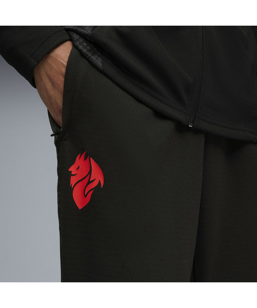PUMA（プーマ）の「PUMA プーマ メンズ 2025-26 ACミラン トレーニング Wポケット パンツ（その他パンツ・メンズ・ブラック×レッド・SMALL/MEDIUM/LARGE/X-LARGE/X-SMALL）」の6枚目の写真