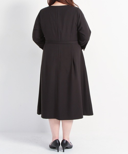 Newlyme（ニューリーミー）の「【大きいサイズ】ベルト付きワンピース（ワンピース・レディース・ブラック・3L/4L/5L/6L）」の16枚目の写真