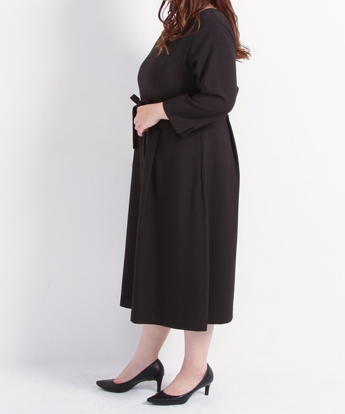 Newlyme（ニューリーミー）の「【大きいサイズ】ベルト付きワンピース（ワンピース・レディース・ブラック・3L/4L/5L/6L）」の11枚目の写真