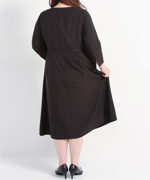 Newlyme（ニューリーミー）の「【大きいサイズ】ベルト付きワンピース（ワンピース・レディース・ブラック・3L/4L/5L/6L）」の7枚目の写真