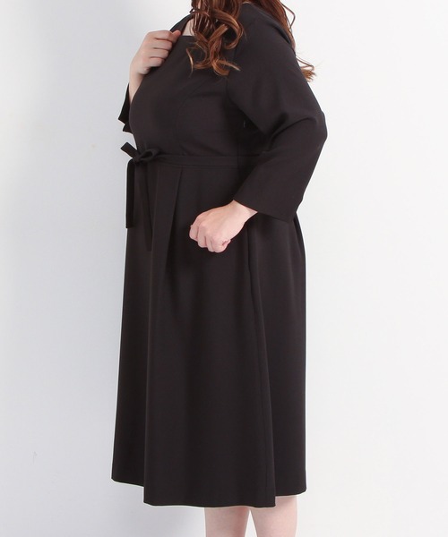 Newlyme（ニューリーミー）の「【大きいサイズ】ベルト付きワンピース（ワンピース・レディース・ブラック・3L/4L/5L/6L）」の8枚目の写真