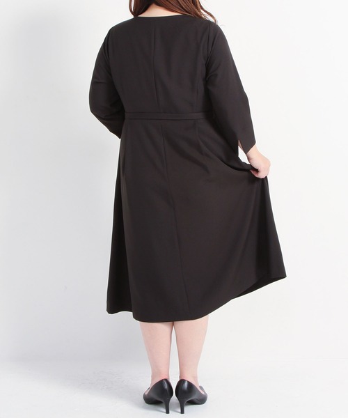 Newlyme（ニューリーミー）の「【大きいサイズ】ベルト付きワンピース（ワンピース・レディース・ブラック・3L/4L/5L/6L）」の9枚目の写真