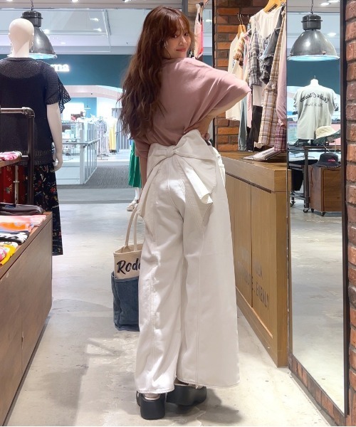 ロデオクラウンズ ビックリボンデニムパンツ 新品タグ付き ビッグリボンデニムパンツ（デニムパンツ）｜RODEO CROWNS WIDE